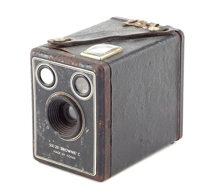 Camera, 1946-1957, England, by Eastman Kodak Company. Gift of Mrs W G Conroy, 1999. CC BY-NC-ND licence. Te Papa (GH009092)