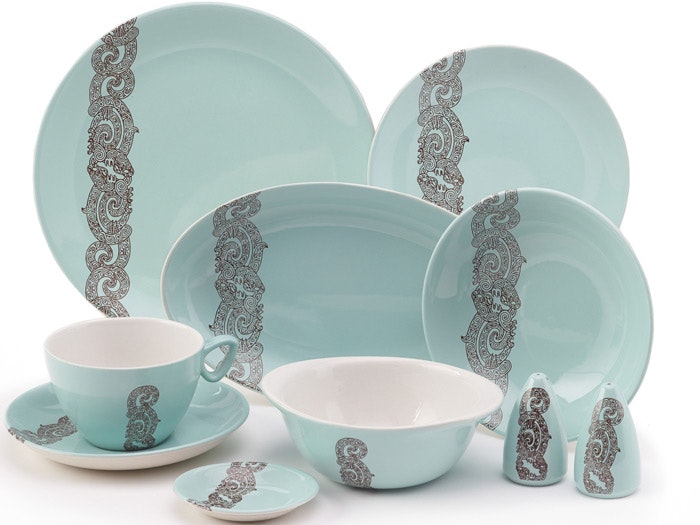 Place setting, circa 1965, Auckland, by Crown Lynn Potteries Ltd. Gift of Tony Kerridge, 2009. Te Papa (GH012133/1-10)