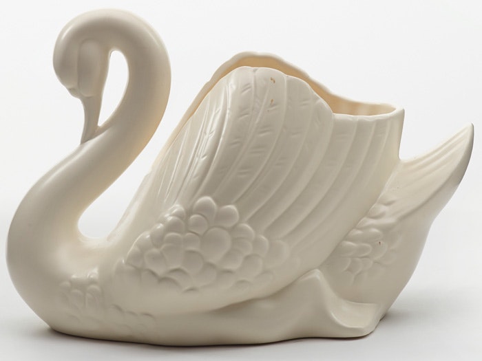 Swan vase, 1950s, New Zealand, by Crown Lynn Potteries Ltd. Purchased 1984. CC BY-NC-ND licence. Te Papa (CG001535)