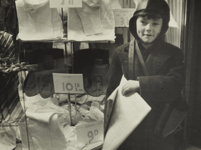 Wellington’s smallest newsboy, Cuba St, 1938, Wellington, by Eric Lee-Johnson. Purchased 1997 with New Zealand Lottery Grants Board funds. Te Papa (O.006586)