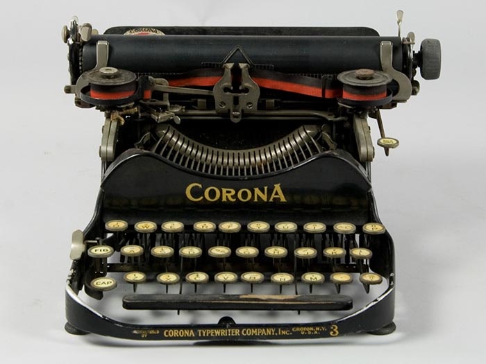 Corona Typewriter with carry case, 1912, United States, by Corona Typewriter Company. Gift of Captain G T Stagg, 1958. CC BY-NC-ND licence. Te Papa (T000017) 1912 typewriter