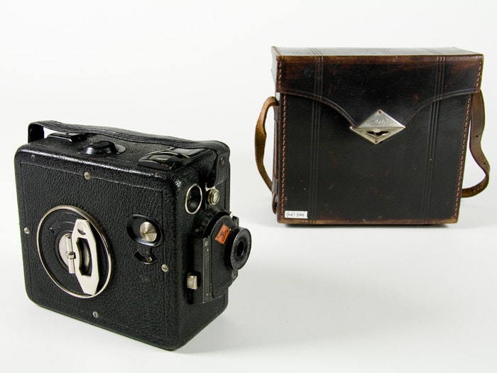 Movie camera with case, 1928, Germany, by Agfa. Purchased 1999 with New Zealand Lottery Grants Board funds. CC BY-NC-ND licence. Te Papa (GH007814)