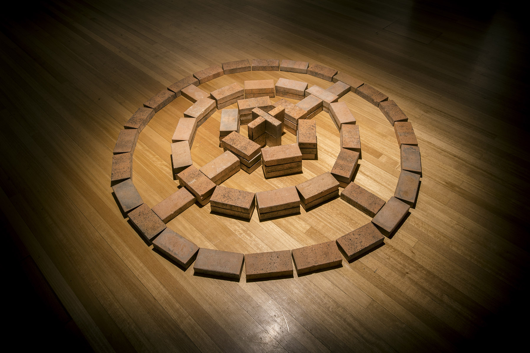 Bricks on the floor in the shape of a circle