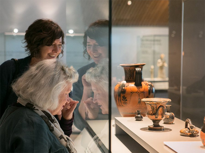 visitors-inspired-ceramics-te-papa-700x525.jpg