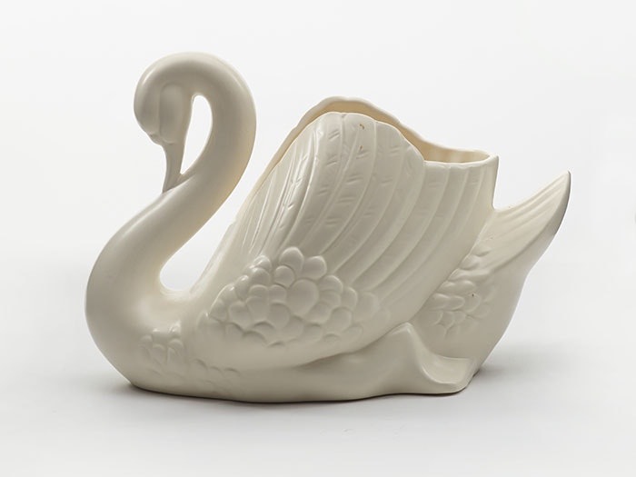 Ceramic swan by Crown Lynn