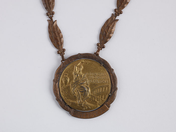 Peter Snell's gold medal from Rome