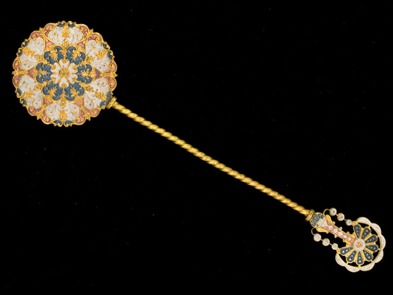 Gold ornate teaspoon