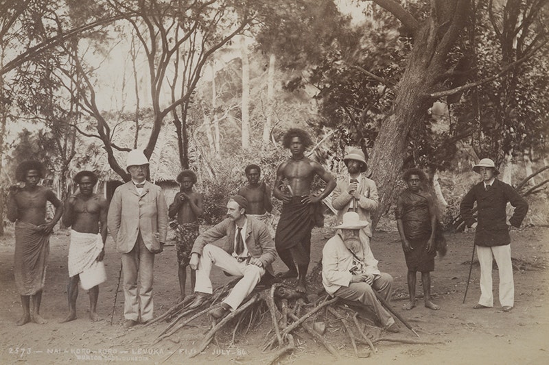 A black and white photo showing the colonists and Indigenous people of Fiji
