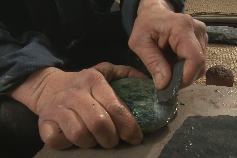 shaping_pounamu_close.png