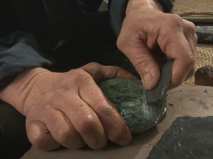 shaping_pounamu_close.png shaping_pounamu_close.png