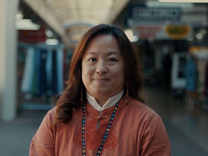 Eva Chen, 2022. Photo by Julie Zhu. Te Papa Eva poses for a photo, looking directly into the camera