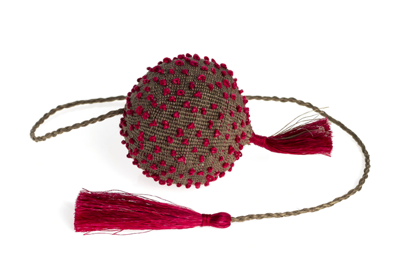 What makes a poi? Contemporary materials | Te Papa