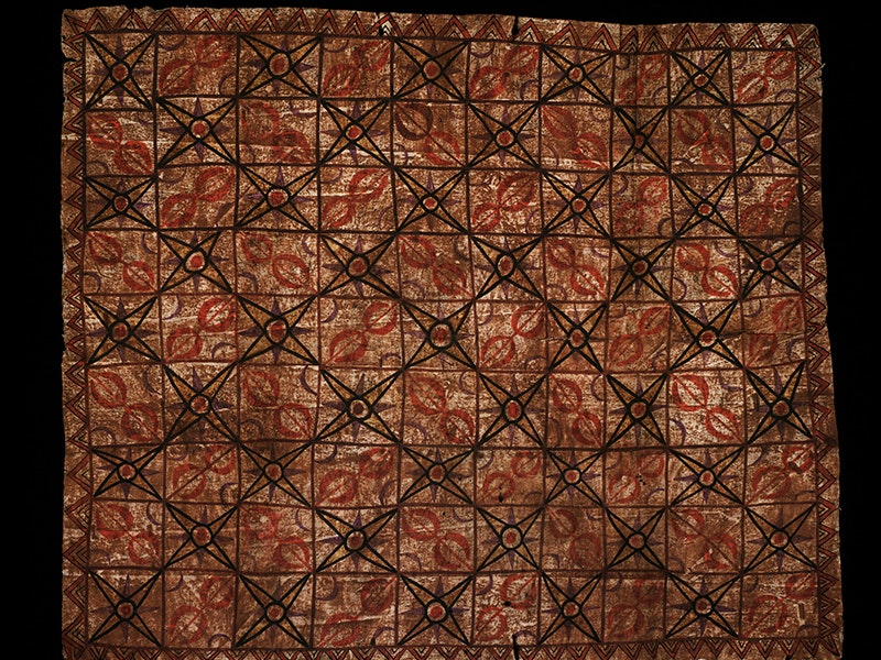 Siapo (tapa cloth), Sāmoa, maker unknown. Gift of Mrs Lorna A Crawford, 1961. Te Papa (FE003511/2) Tapa cloth with repeating patterns in red and black.